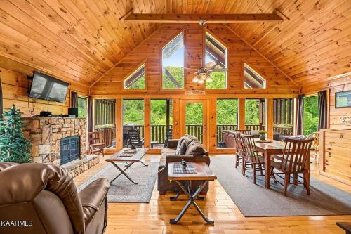 Cubby Bear Smoky Mountain Cabin - Summer Specials! photo 7