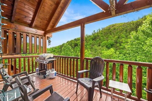Cubby Bear Smoky Mountain Cabin - Summer Specials! photo 24