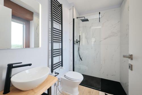 Bright Room 2 min Metro B 20 min Colosseum private bathroom swimming pool free parking