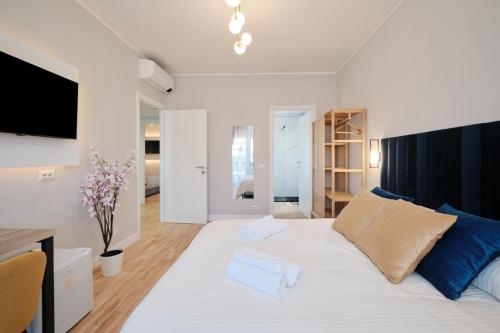 Bright Room 2 min Metro B 20 min Colosseum private bathroom swimming pool free parking