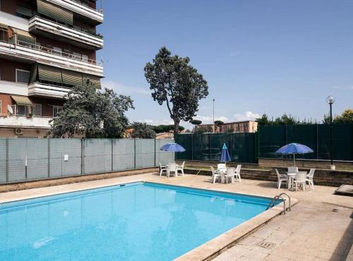 Bright Room 2 min Metro B 20 min Colosseum private bathroom swimming pool free parking