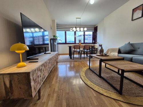 651A Siente Oviedo Apartamento Céntrico con garaje by R2R Consulting