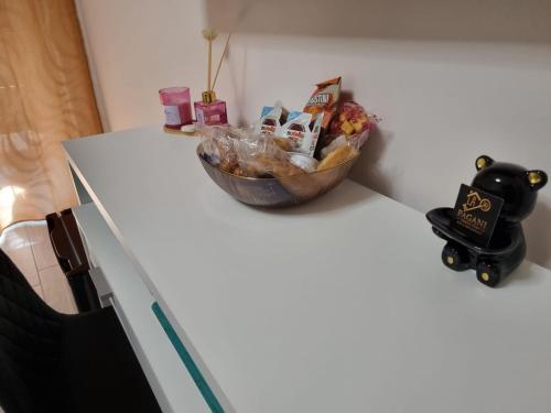 a bowl of food sitting on top of a counter at Pagani Urban Stay in Pagani