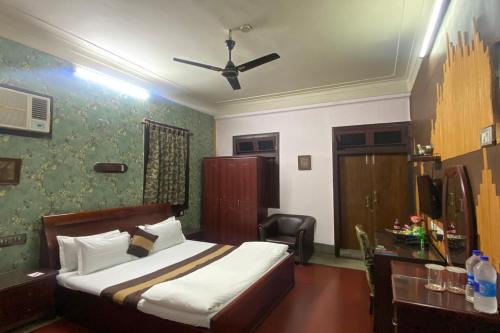 Postel nebo postele na pokoji v ubytování The Kei Suites