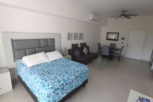 Ένα ή περισσότερα κρεβάτια σε δωμάτιο στο Costa Paraíso D-5 Estudio