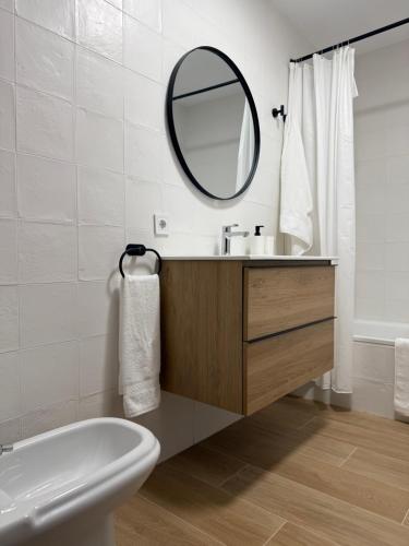 a bathroom with a sink and a mirror at Apartamento Sal Marina in Moraira