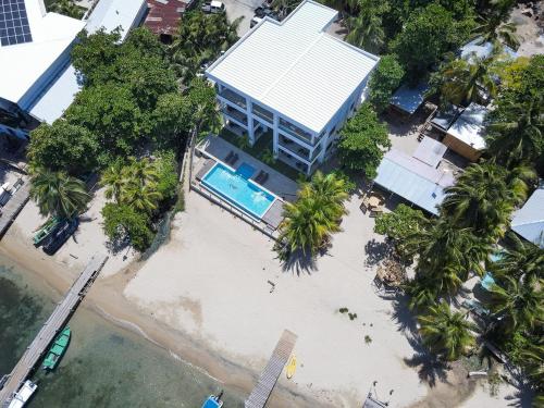 Kolam renang di atau dekat dengan Seahorse Escape #1 condo