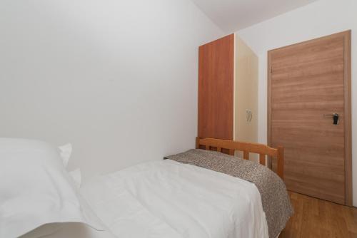 Postel nebo postele na pokoji v ubytování NEW! Villa Josefina with heated Pool