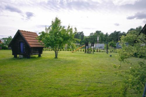 Ein Garten an der Unterkunft Baurine Puhkemaja