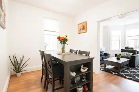 Posezení v ubytování Cool 3 BR for U Near Manhattan View, 15 Min to NYC