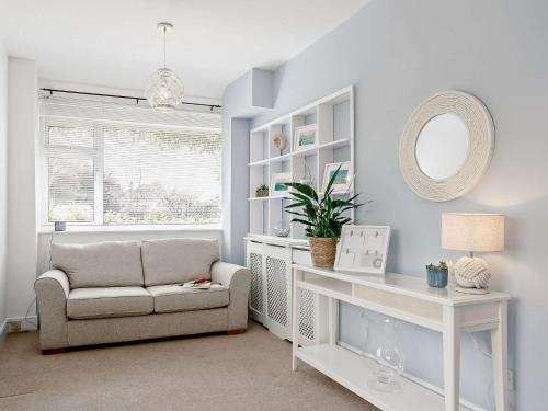 3 Bed in Sutton on Sea SEALCにあるシーティングエリア