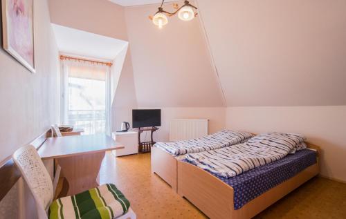 a bedroom with a bed and a desk and a desk at Dom Gościnny Danuta in Rewal