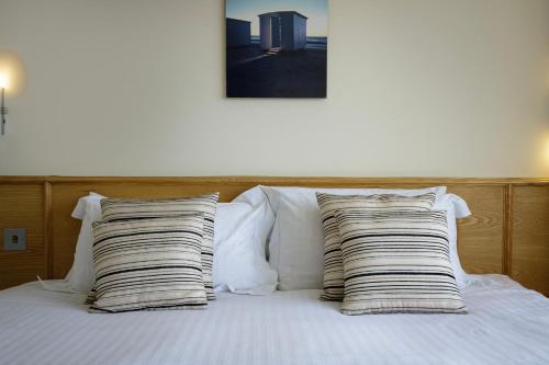 Ένα ή περισσότερα κρεβάτια σε δωμάτιο στο Granada Apartments Queens Mansions