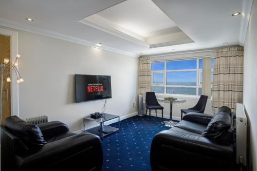 Μια τηλεόραση ή/και κέντρο ψυχαγωγίας στο Granada Apartments Queens Mansions