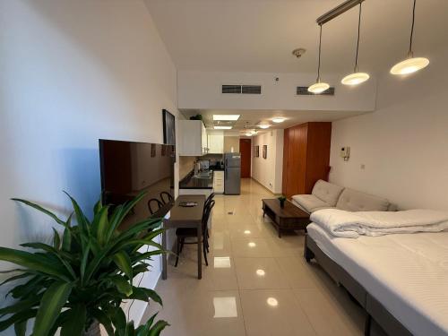 Modern Studio in Damac Park Tower - Near Dubai Mall & Metro