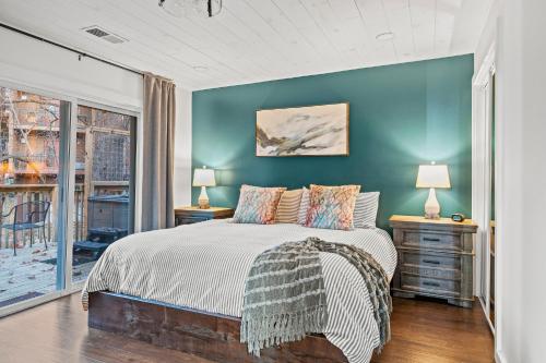 a bedroom with a bed and a blue wall at River Cottage in Gatlinburg