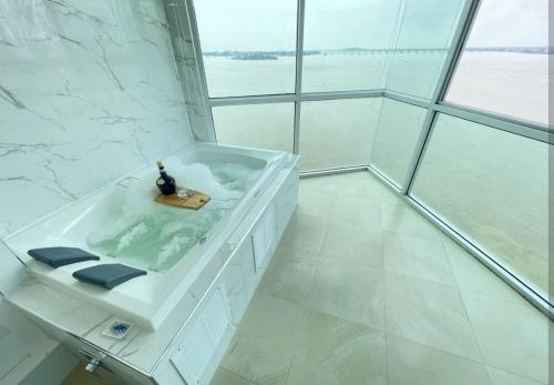 Ecusuites Eleven Riverfront Jacuzzi Home Premium