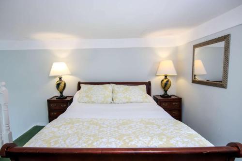 Ένα ή περισσότερα κρεβάτια σε δωμάτιο στο The Jypsy Inn - The Royal Suite Bracebridge