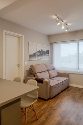 Χώρος καθιστικού στο Apartamento elegante próximo a PUC e HSL