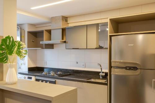 Η κουζίνα ή μικρή κουζίνα στο Apartamento elegante próximo a PUC e HSL