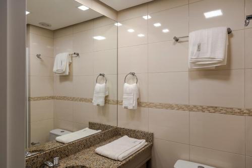 Ένα μπάνιο στο Apartamento elegante próximo a PUC e HSL