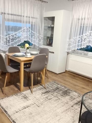 a dining room with a table and chairs at Anyżowy Zakątek w Gdyni in Gdynia