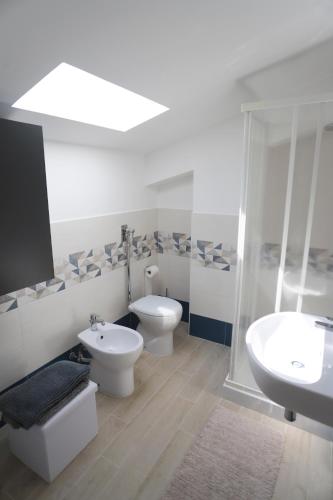 a bathroom with two toilets and a sink at Sweet Orange in Ispica