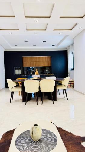 Holy City Gem Modern 4 Bedroom Apartment in Kairwan or Al Qayrawān