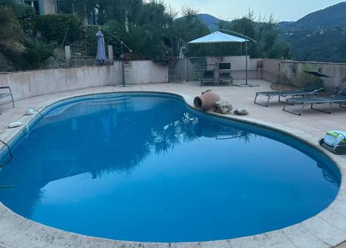 Photo de la galerie de l'établissement Chalet dans oliveraie à 20 min de la célèbre Promenade des Anglais Nice, à Colomars