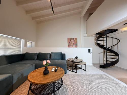 Kálm II - Curated Stays in the Historic Center