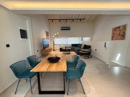 Kálm II - Curated Stays in the Historic Center