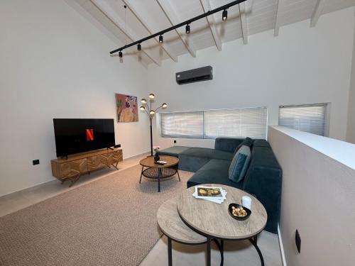 Kálm II - Curated Stays in the Historic Center