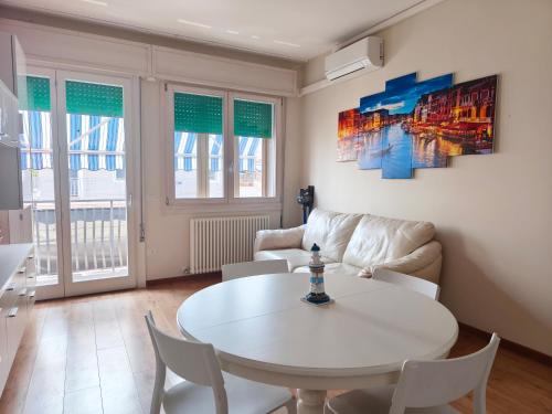 a living room with a white table and chairs at Casa al Mare WiFi Ac in Chioggia