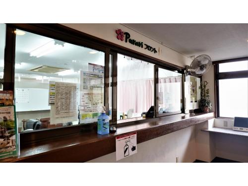 a front window of a fast food restaurant at Ｐｕｒａｒｉ - Vacation STAY 81760v in Takahara