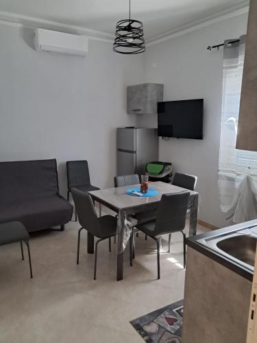 a kitchen and living room with a table and chairs at 40 Parallelo in Castel Volturno