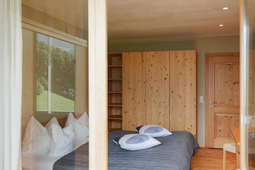 Una cama o camas en una habitación de Chalet Christl Panorama Appartements