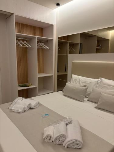 Postel nebo postele na pokoji v ubytování Sunset Beach Club Tropea