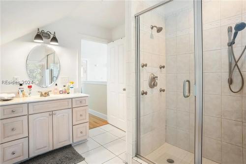 Ένα μπάνιο στο New Listing - Coastal Retreat on Coffin Point!