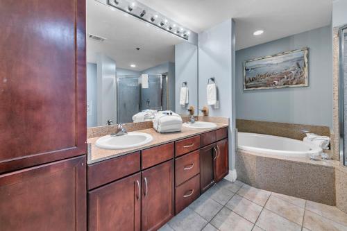 Laketown Wharf 1523 by Emerald Coast Retreats photo 4