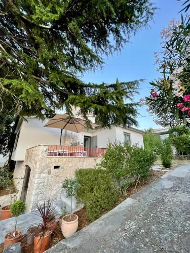 Cedrus House - New Prestige Stay