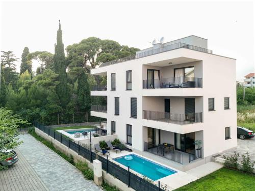 Time&Joy apartment with private pool