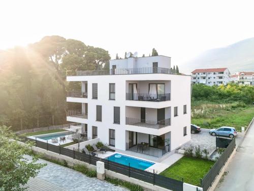 Time&Joy apartment with private pool