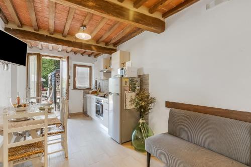 Η κουζίνα ή μικρή κουζίνα στο Podere del Ciacchi Among Tuscany Greenery - Happy Rentals