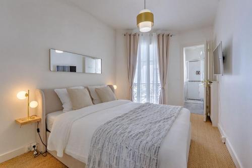 Chic Paris Flat 10 Mins from Arc de Triomphe
