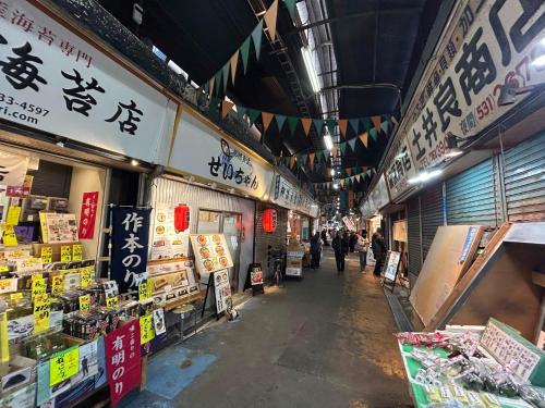 Et supermarked eller andre butikker på pensionatet eller i nærheden