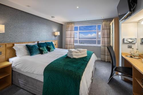 Ένα ή περισσότερα κρεβάτια σε δωμάτιο στο Granada Apartments Queens Mansions