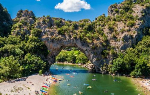 Φυσικό τοπίο κοντά σε αυτή η παραθεριστική κατοικία