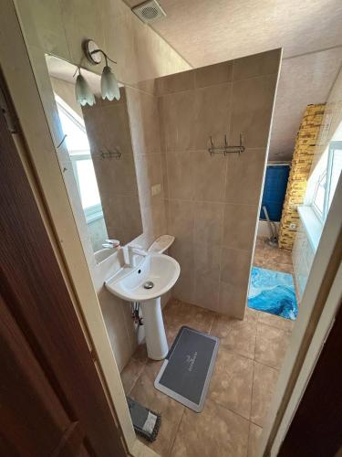 a bathroom with a sink and a mirror at Villa Costa in Sanzhiyka