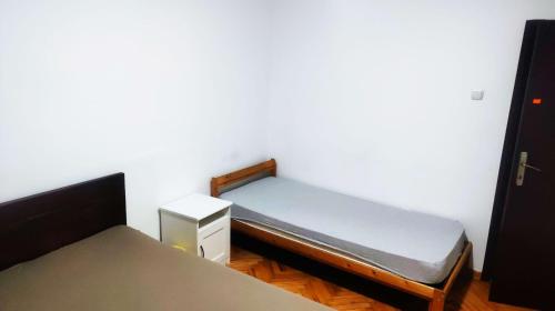 Aliyah Hostelにあるベッド