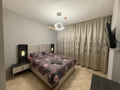 En eller flere senge i et værelse på YS Platinum Residence